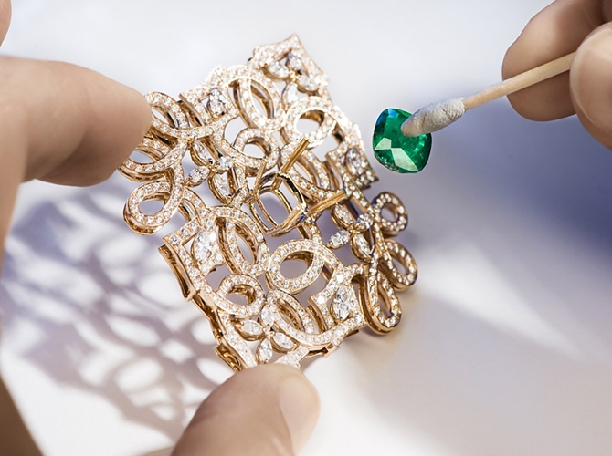  Piaget presents the collection "Secrets And Lights"