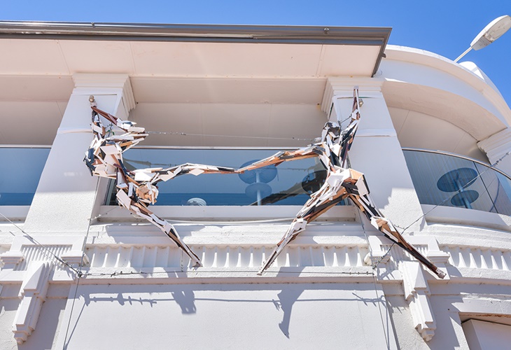 Elyssa Sykes-Smith, Alliance Amongst Adversity, Sculpture by the Sea, Cottesloe 2017. Photo Richard Watson